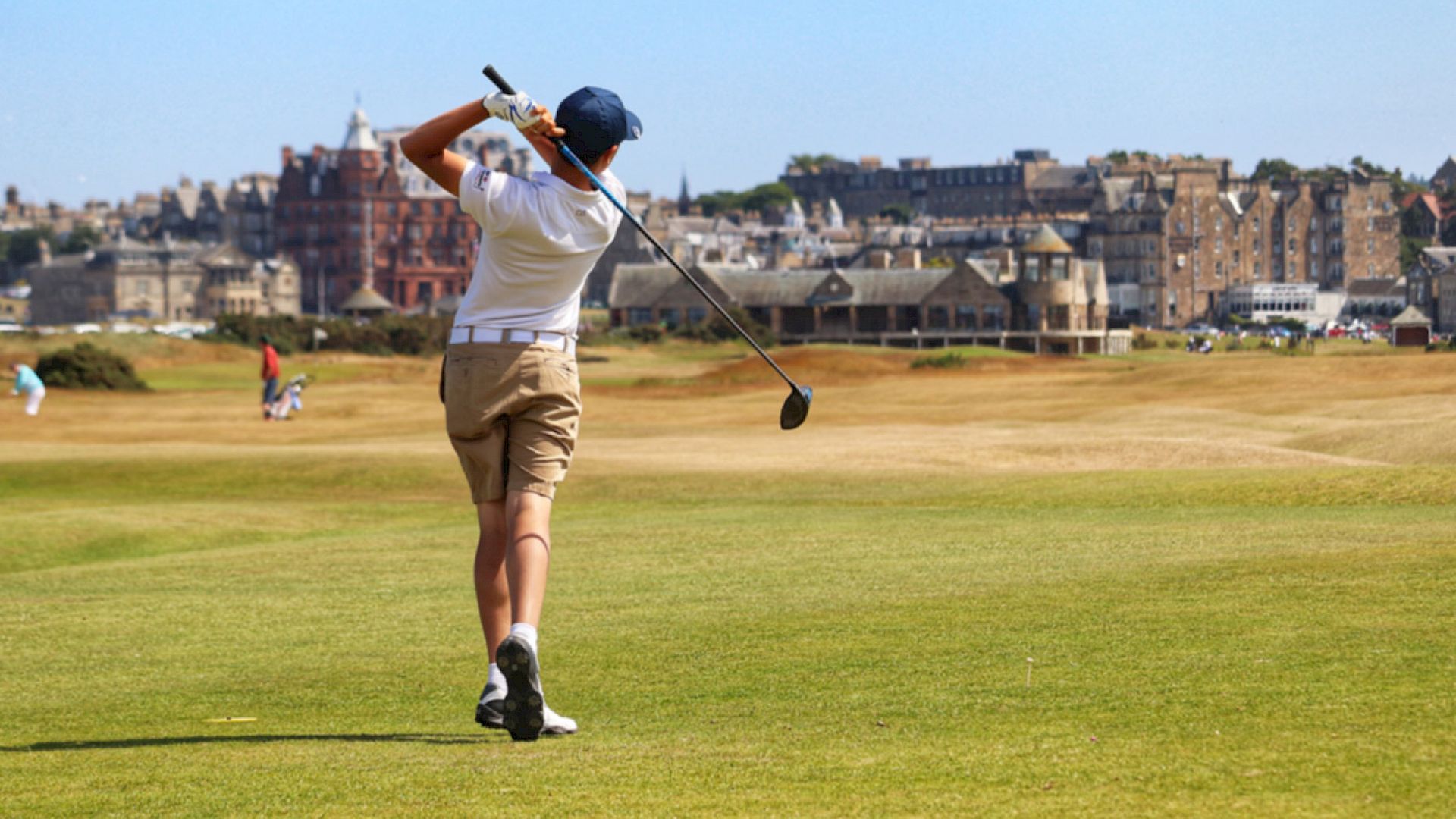 ISSFT student playing golf at St. Andrews