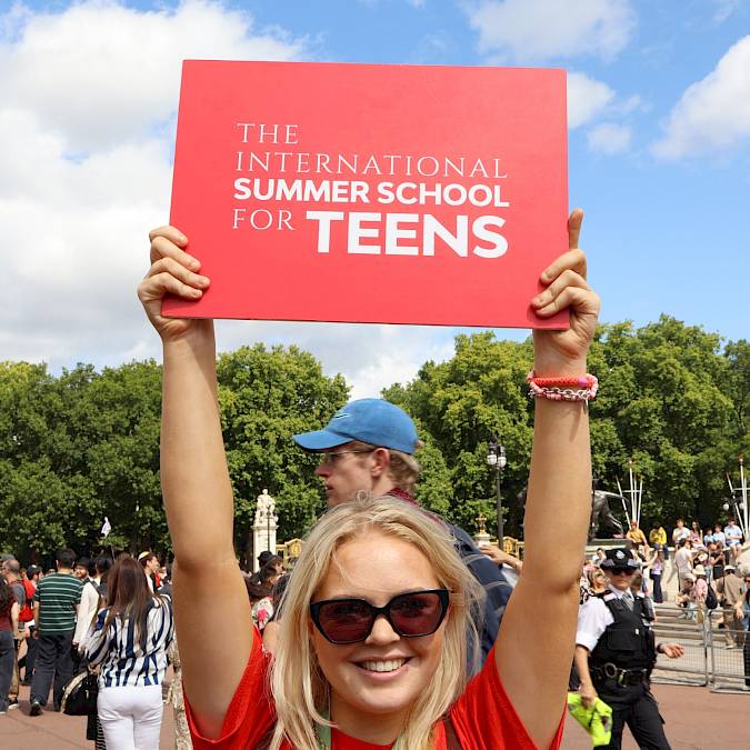 International students attending the ISSFT UK summer school in Oxford